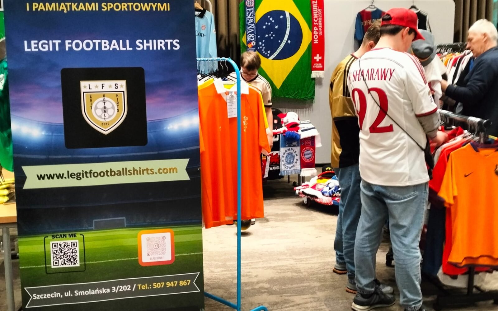 Stoisko Legit Football Shirts na giełdzie koszulkowej.