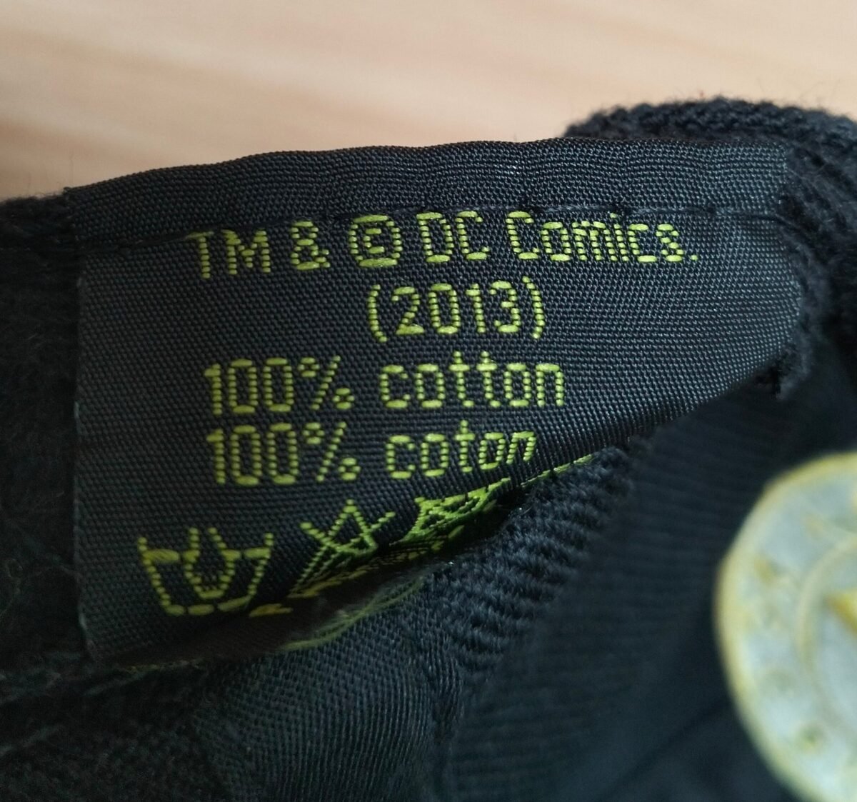 Batman (DC Comics) cap, close-up of details and tags 3