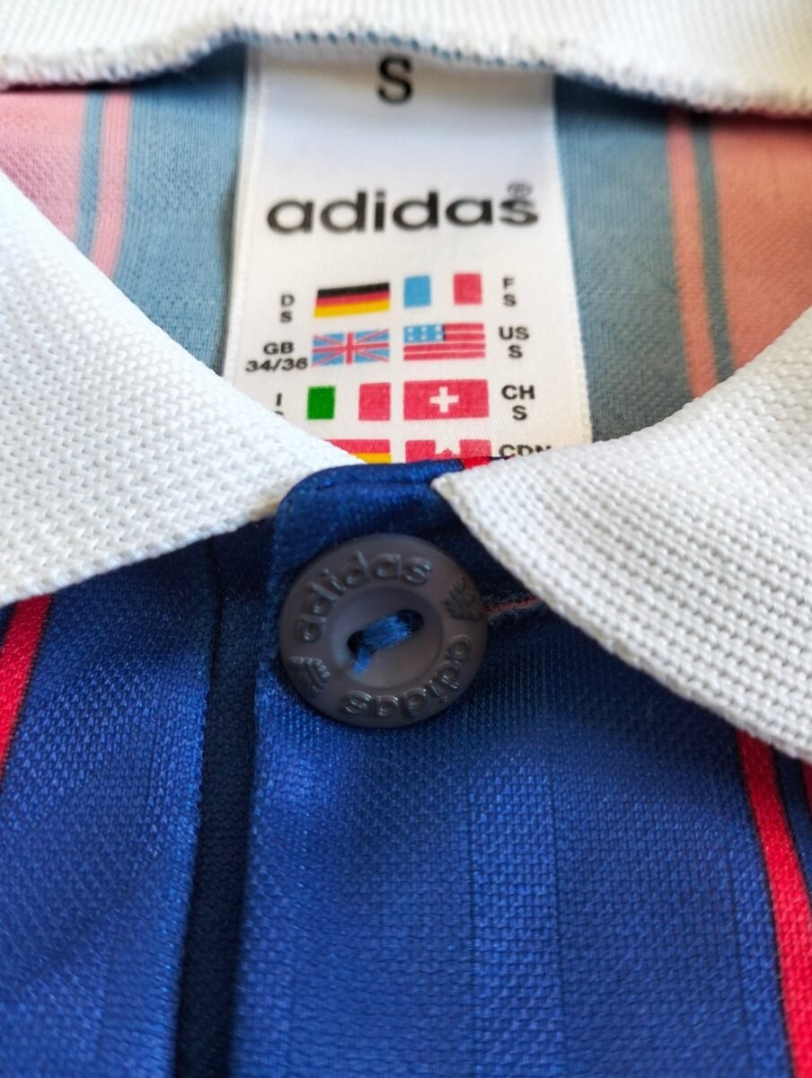 Koszulka Bayern Monachium 1995-1997 domowa Adidas - Lothar Matthäus, zbliżenie na detale i metki 1