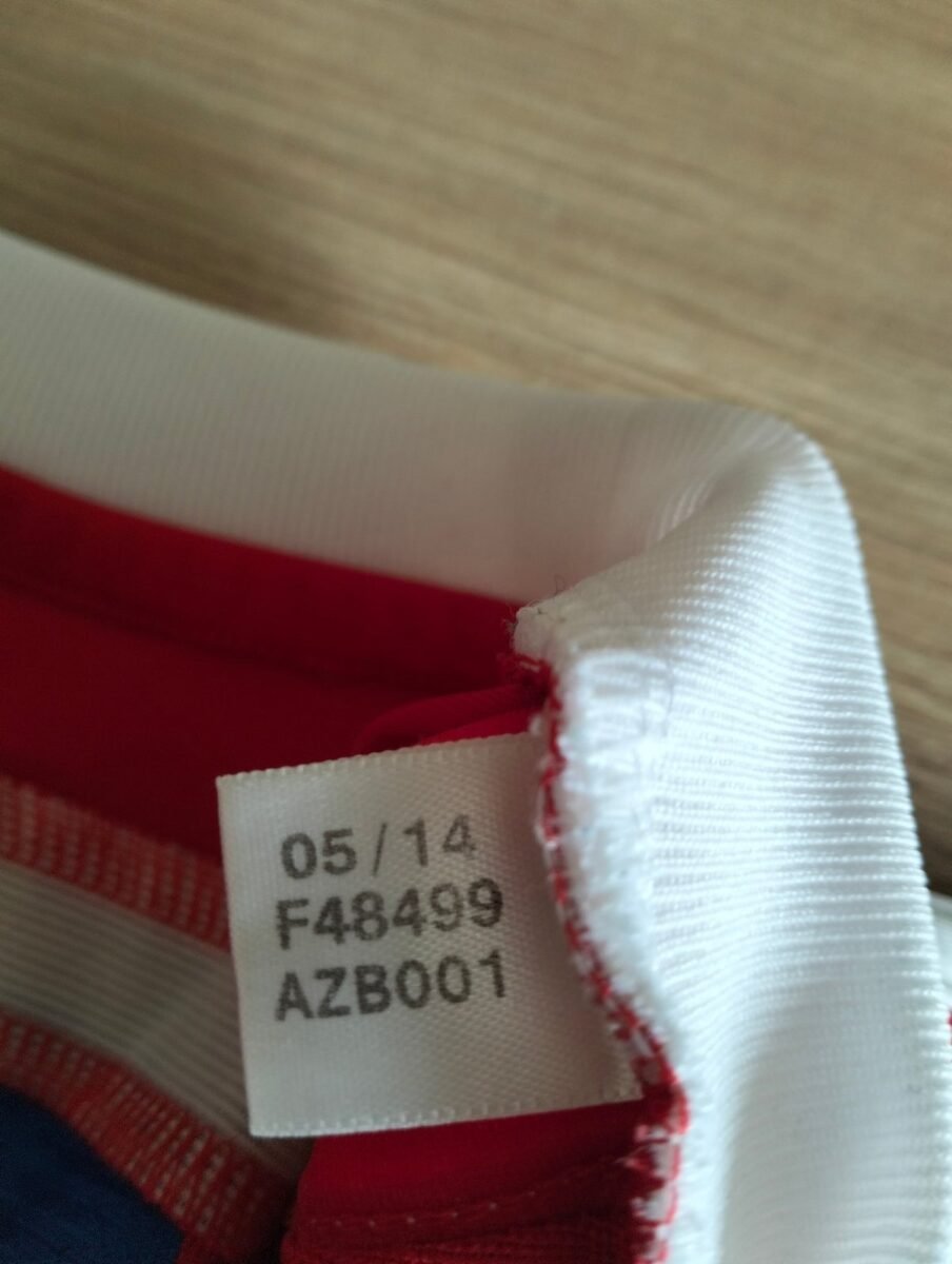 Koszulka Bayern Monachium 2014/15 domowa Adidas, zbliżenie na detale i metki 1