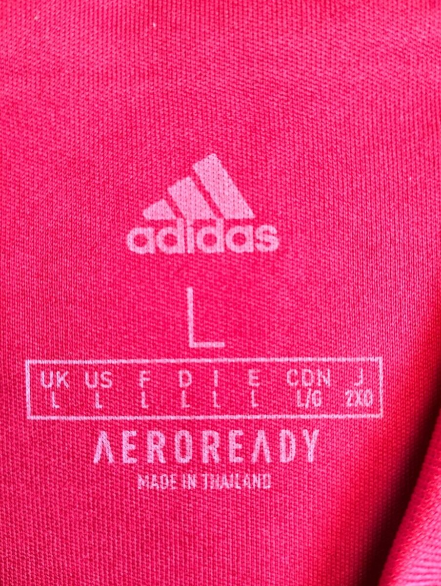Chicago Fire 2020/21 Adidas home shirt, close-up of details and tags 3