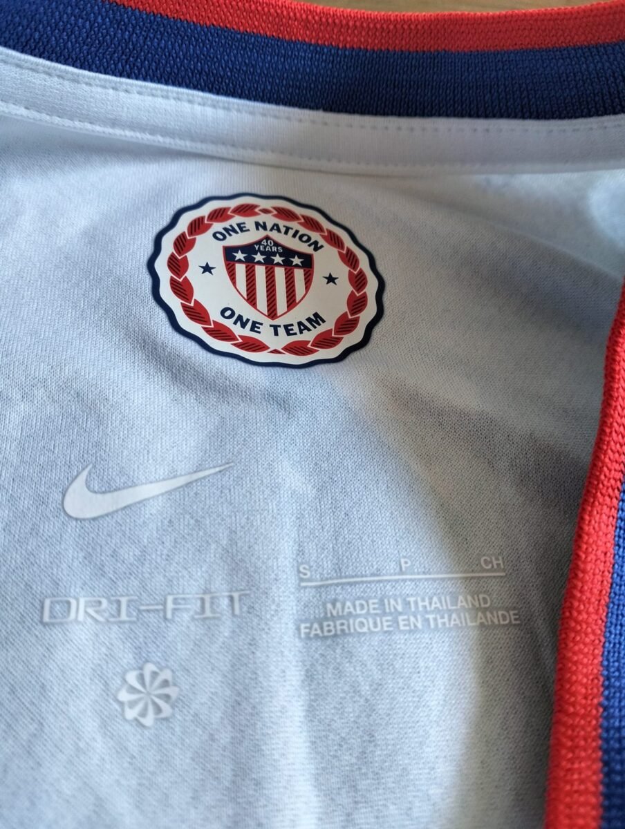 USA 2025 Nike women's home shirt - Naomi Girma, close-up of details and tags 10