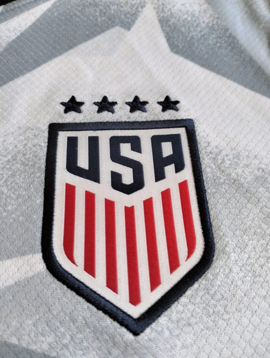 USA 2025 Nike women's home shirt - Naomi Girma, close-up of details and tags 11