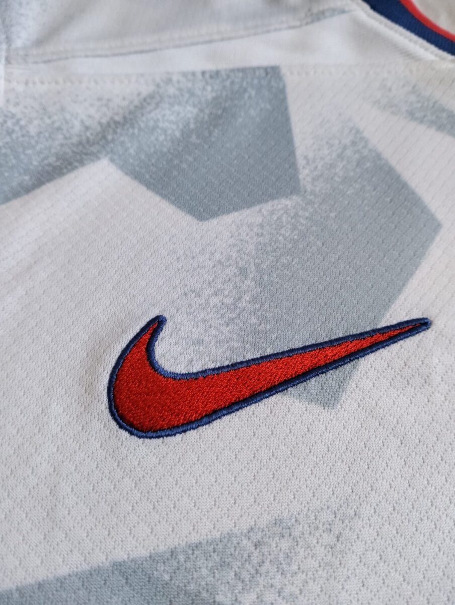 USA 2025 Nike women's home shirt - Naomi Girma, close-up of details and tags 12