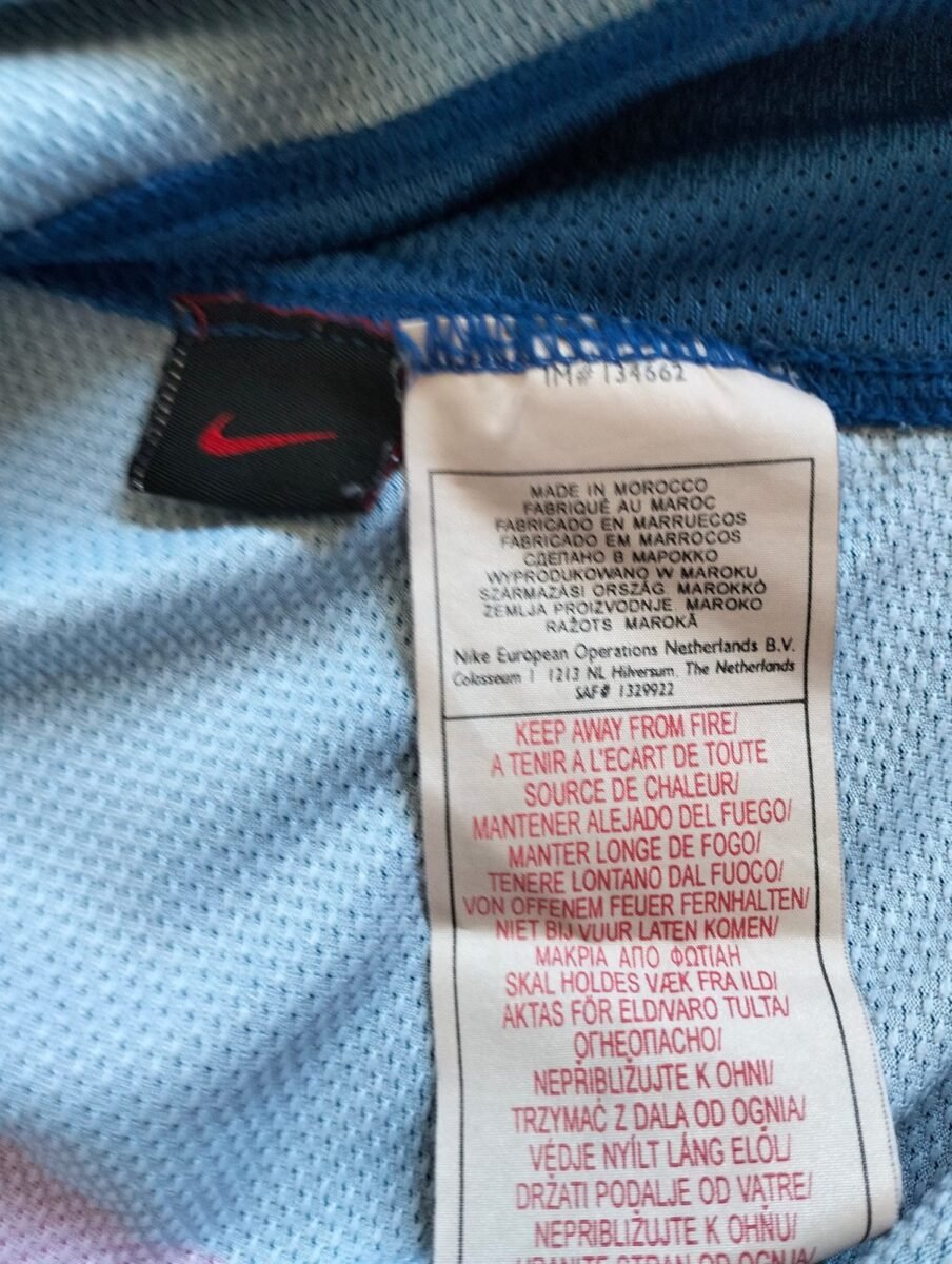 Koszulka FC Barcelona 2006/07 domowa Nike, zbliżenie na detale i metki 2