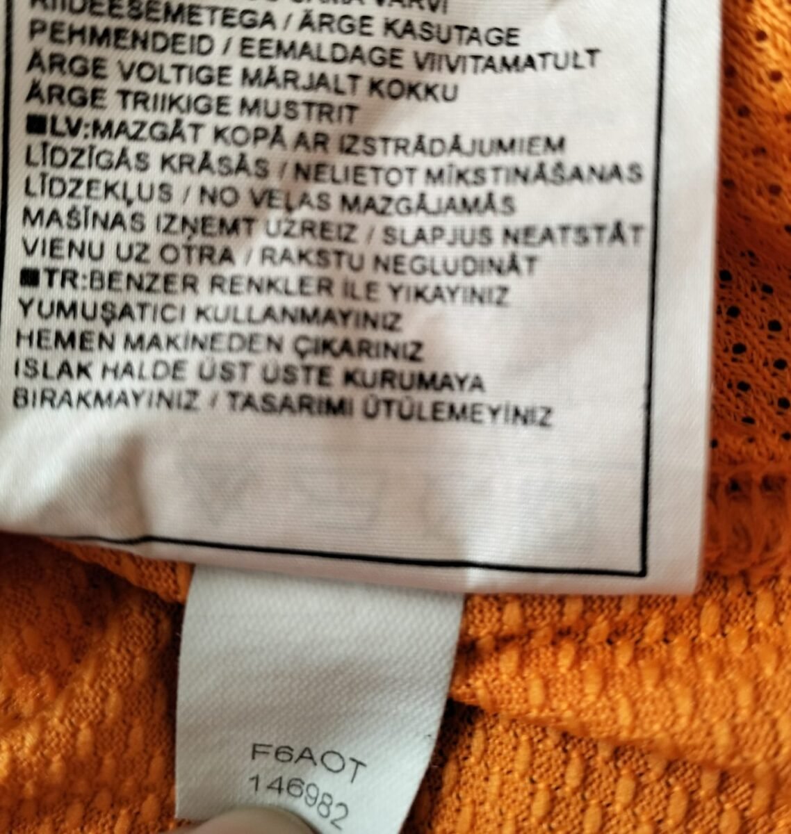 Koszulka FC Barcelona 2006-2008 wyjazdowa Nike, zbliżenie na detale i metki 1