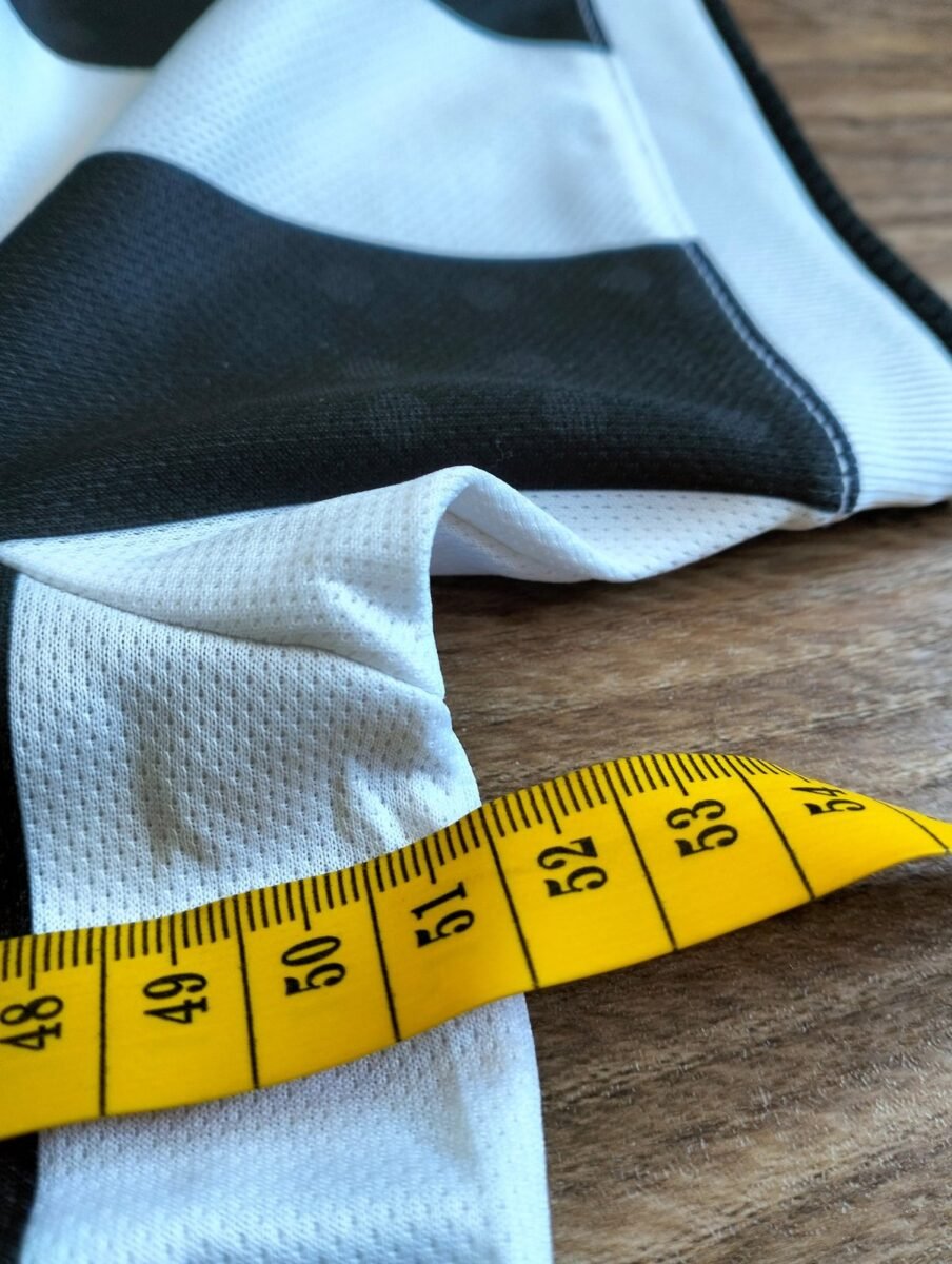 Juventus 2021/22 Adidas home shirt, close-up of details and tags 3