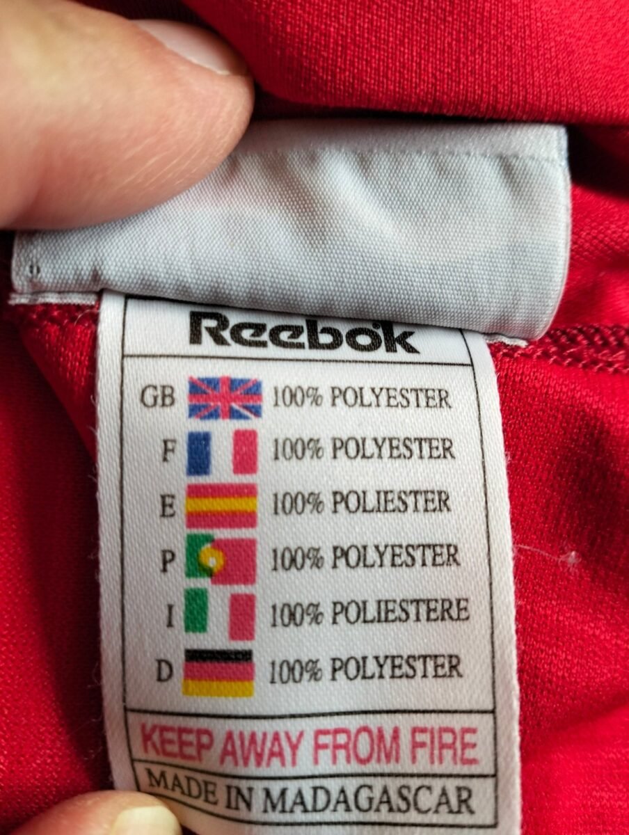 Koszulka Liverpool FC 2002/03 domowa Reebok - Milan Baroš, zbliżenie na detale i metki 3