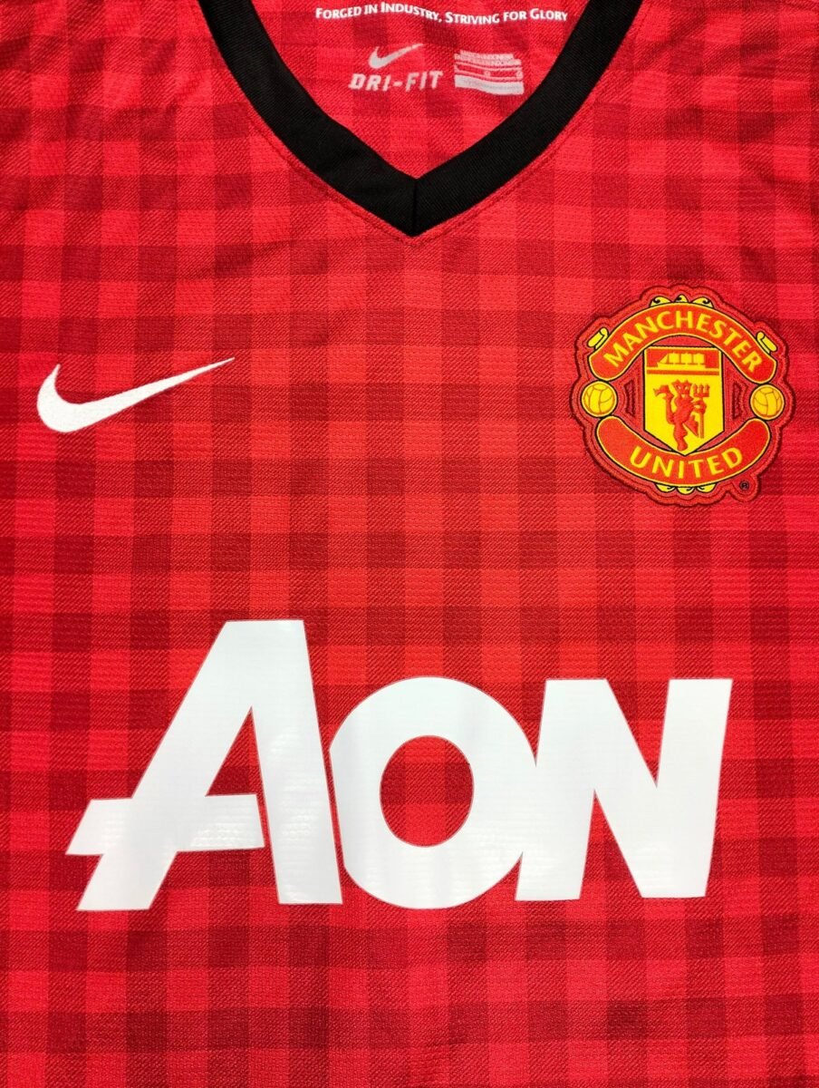 Manchester United 2012/13 Nike shirt - Robin van Persie, close-up of details and tags 2