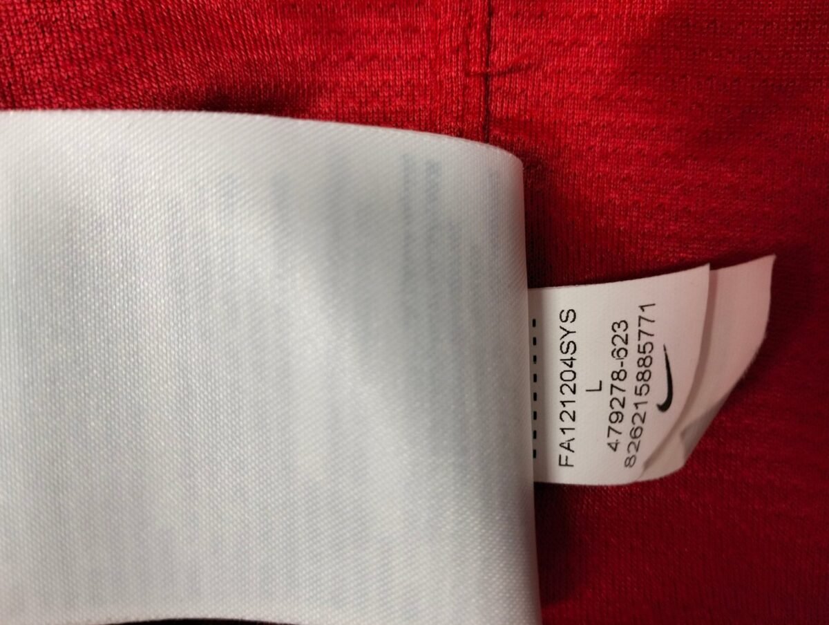 Manchester United 2012/13 Nike shirt - Robin van Persie, close-up of details and tags 3