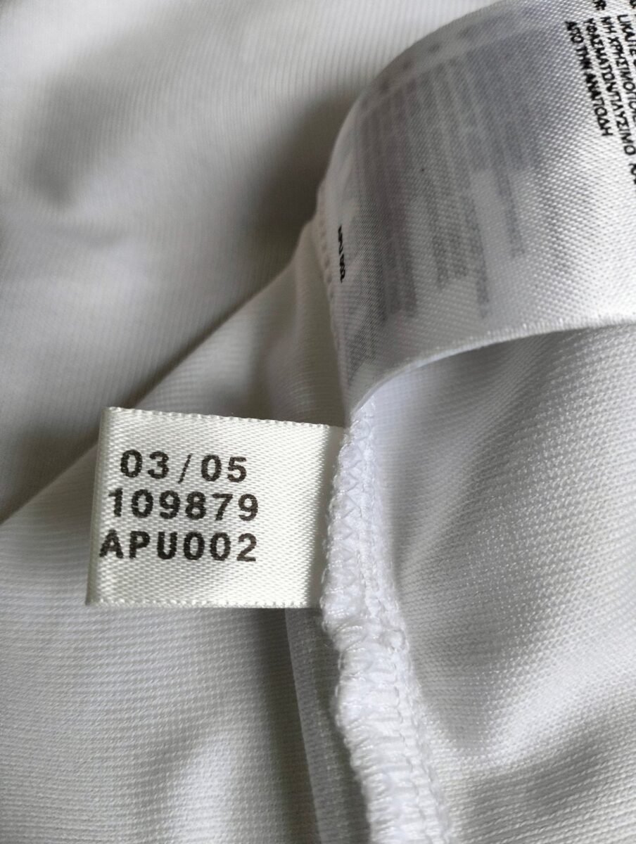 Real Madrid 2005/06 Adidas home shirt, close-up of details and tags 1