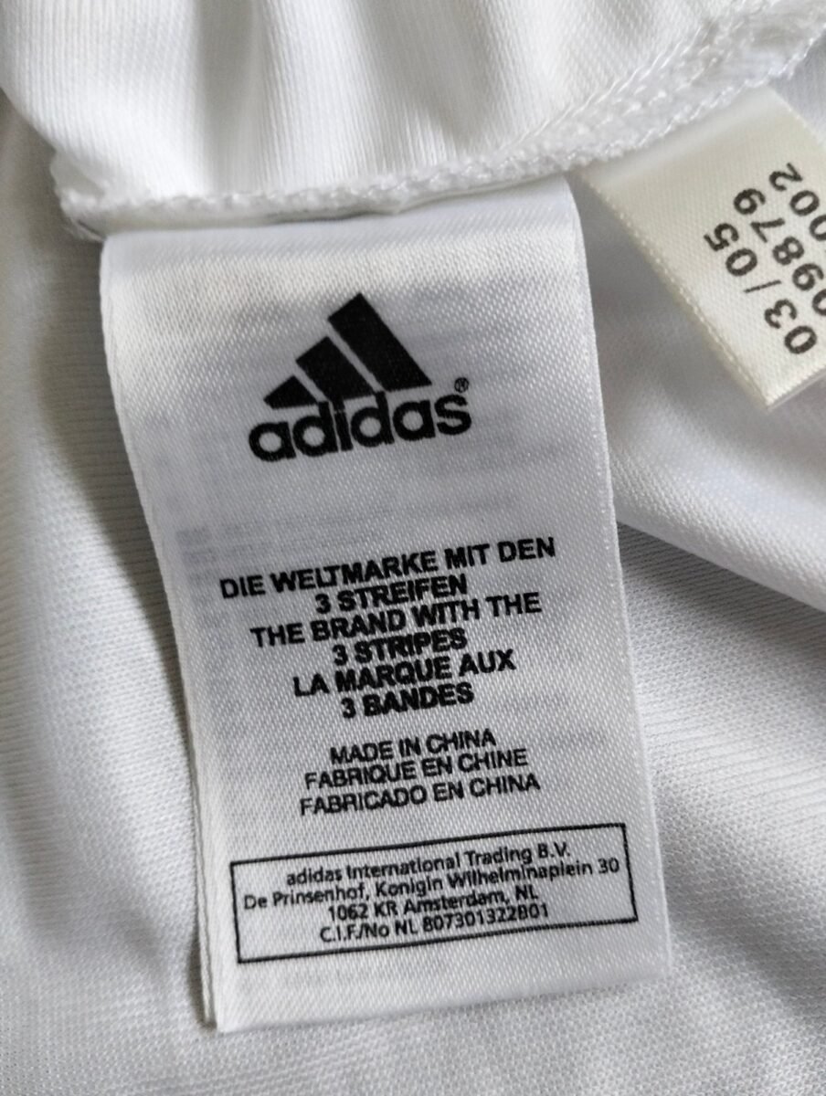 Real Madrid 2005/06 Adidas home shirt, close-up of details and tags 3