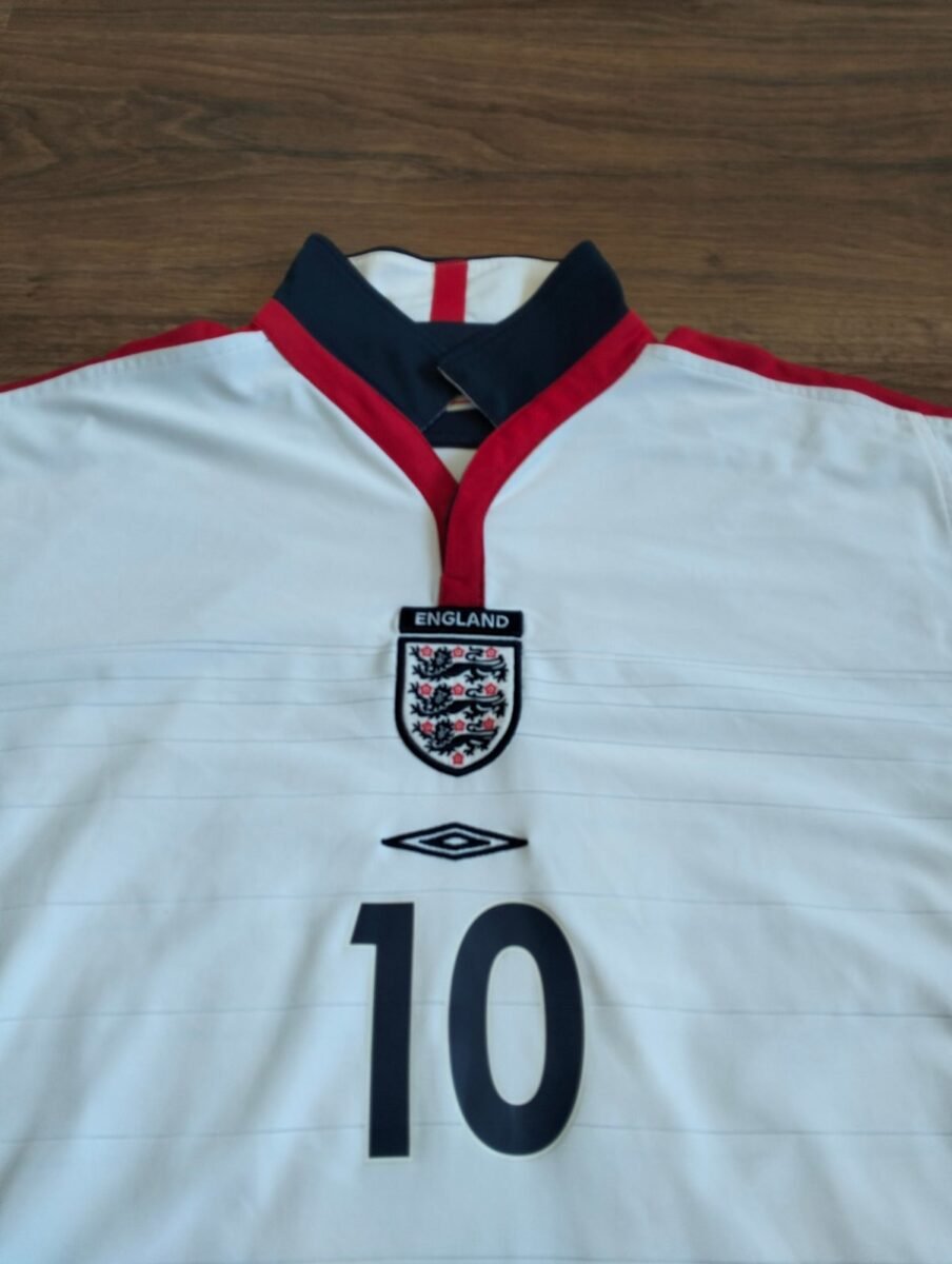 Koszulka reprezentacji Anglii 2003-2005 domowa Umbro - Michael Owen, zbliżenie na detale i metki 2