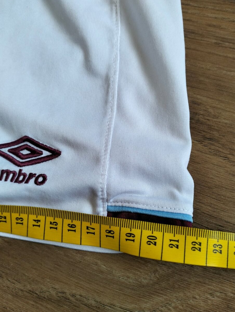 Spodenki dziecięce West Ham United Umbro (134 cm), zbliżenie na detale i metki 2