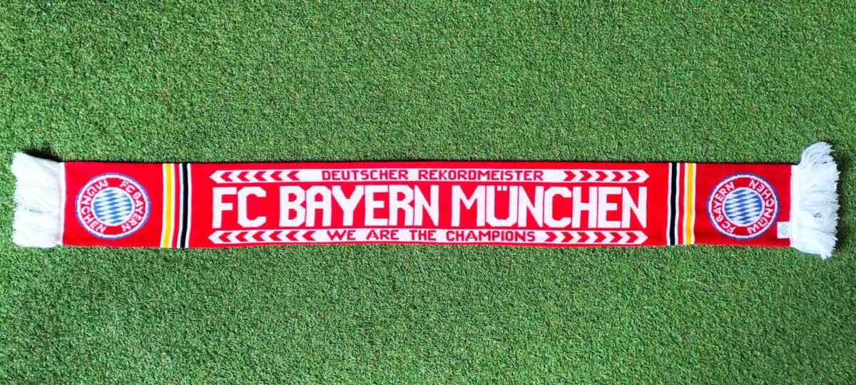 Szalik Bayern Monachium, zbliżenie na detale i metki 1