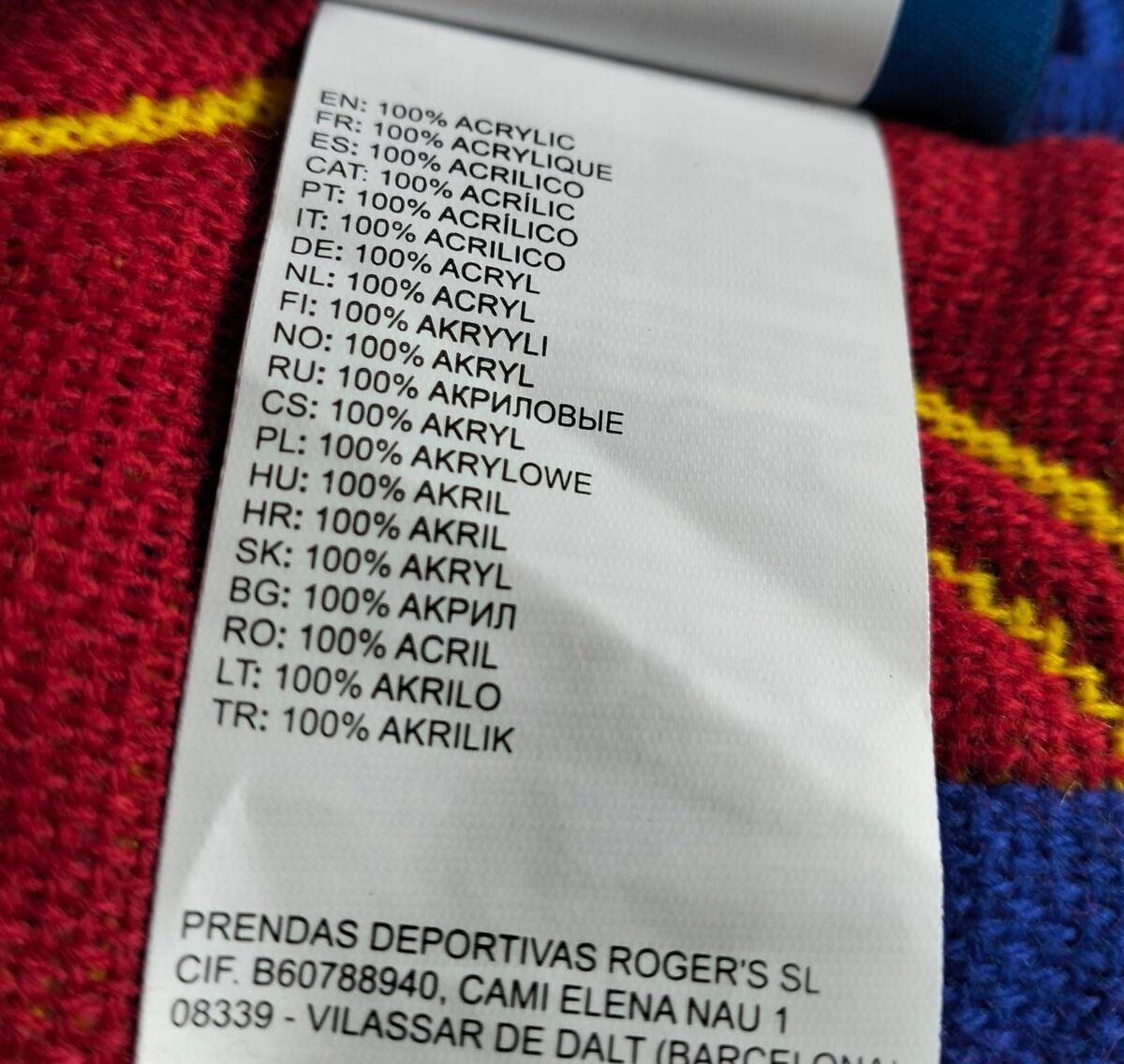 Szalik FC Barcelona - oficjalny produkt licencyjny, zbliżenie na detale i metki 3
