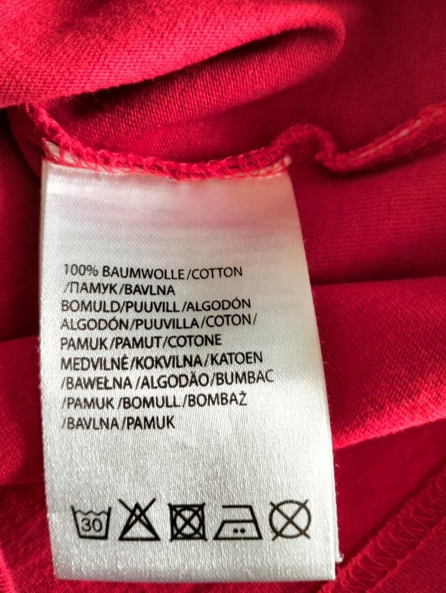 T-shirt dziecięcy Bayern Monachium Mia san mia, zbliżenie na detale i metki 6